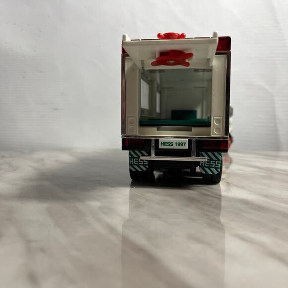 Rare 1997 Hess Oil Toy Truck with Racers - Tested Working Model - Picture 6 of 7